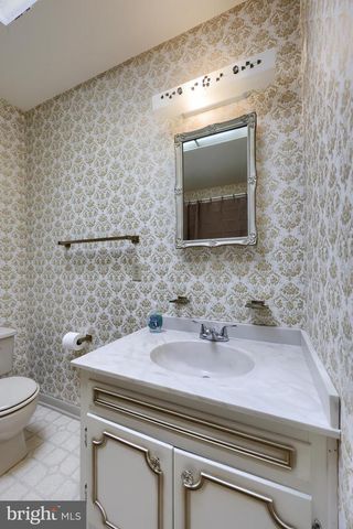 90 CHURCHILL DR, York, PA 17403