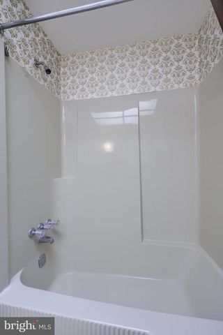 90 CHURCHILL DR, York, PA 17403