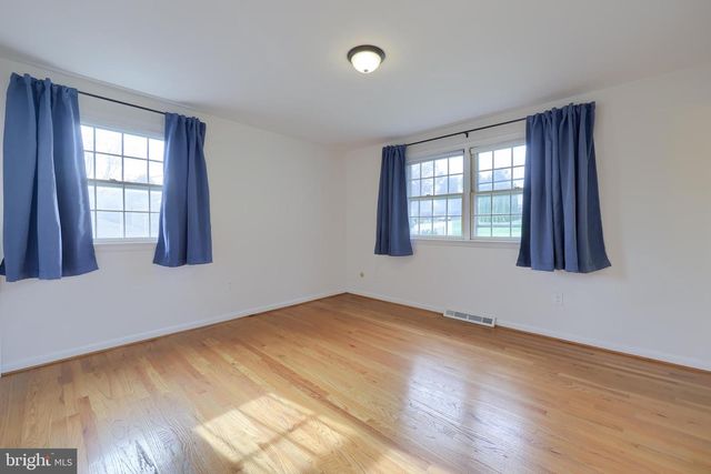 90 CHURCHILL DR, York, PA 17403