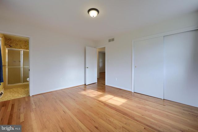 90 CHURCHILL DR, York, PA 17403