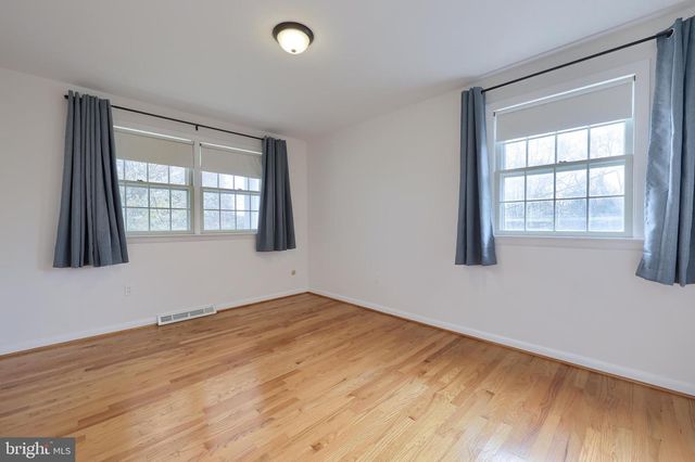 90 CHURCHILL DR, York, PA 17403