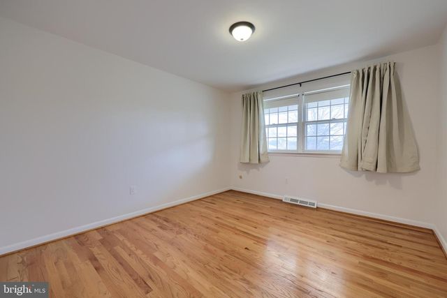 90 CHURCHILL DR, York, PA 17403