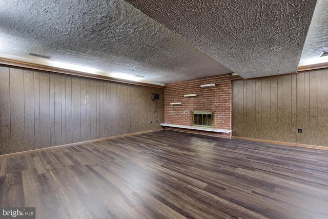 90 CHURCHILL DR, York, PA 17403