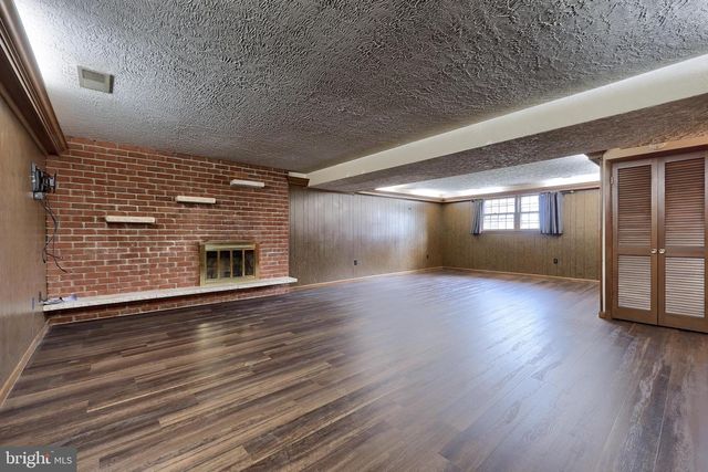 90 CHURCHILL DR, York, PA 17403