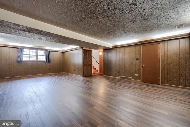 90 CHURCHILL DR, York, PA 17403