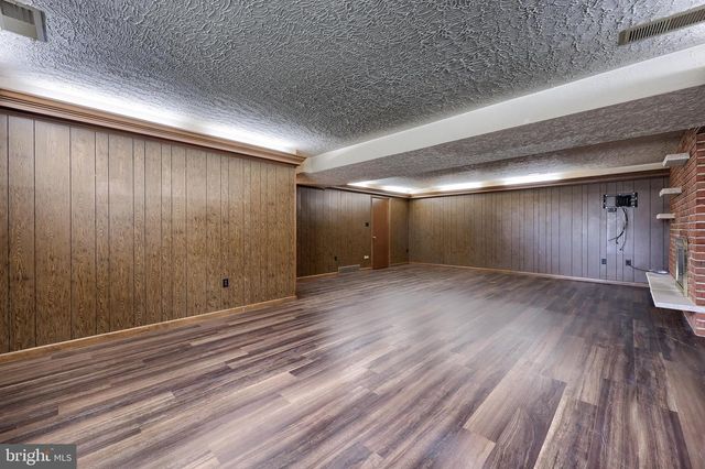 90 CHURCHILL DR, York, PA 17403