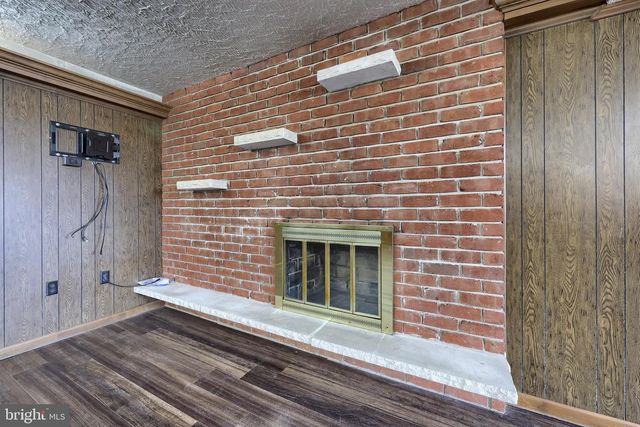 90 CHURCHILL DR, York, PA 17403