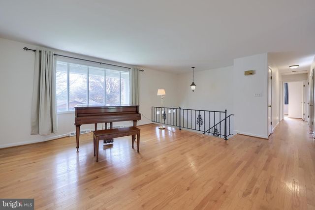 90 CHURCHILL DR, York, PA 17403