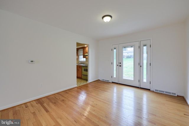 90 CHURCHILL DR, York, PA 17403