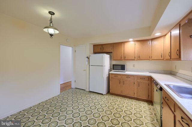 90 CHURCHILL DR, York, PA 17403