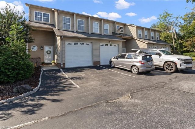 307 Skiles Heights D, Thomasville, NC 27360