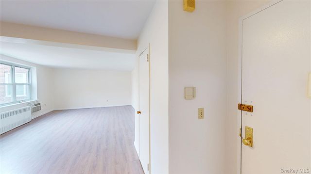 30 S Cole Avenue 6L, Spring Valley, NY 10977