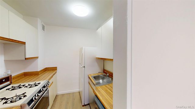 30 S Cole Avenue 6L, Spring Valley, NY 10977