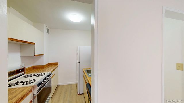 30 S Cole Avenue 6L, Spring Valley, NY 10977