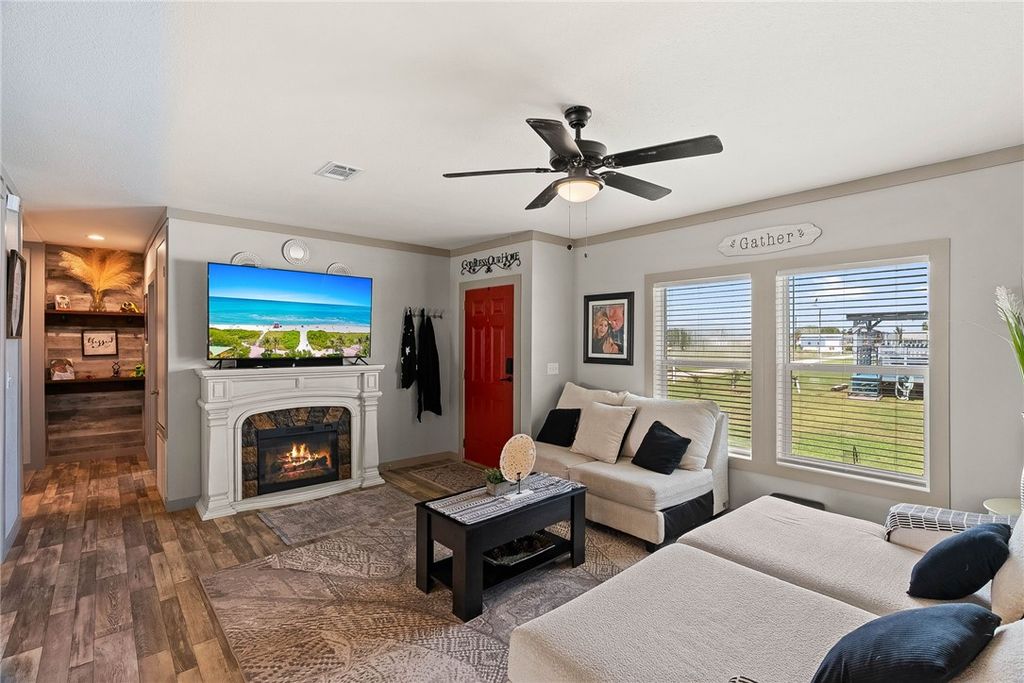 260 Allen M Parks Dr, Rockport, TX 78382 — photo 5
