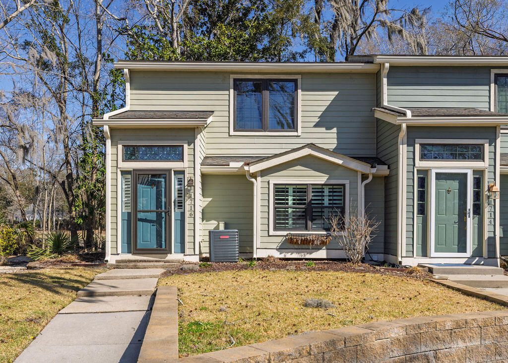 Image 1 of property listing at 1716 Villa Maison, Mount Pleasant, SC 29464