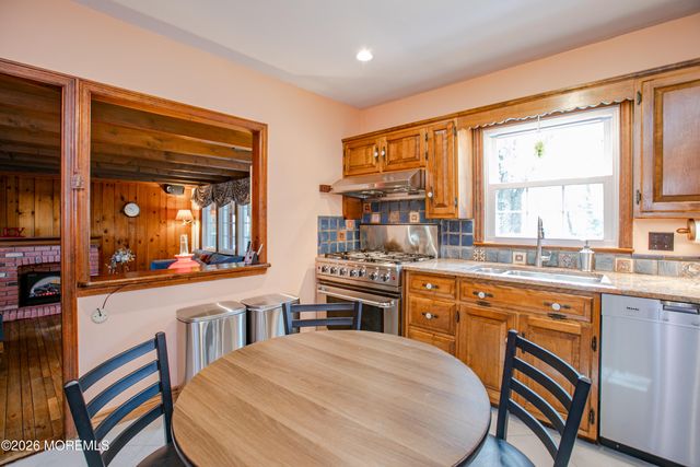 75 Lakeview Drive, Allentown, NJ 08501