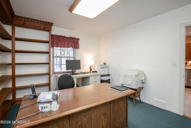 75 Lakeview Drive, Allentown, NJ 08501