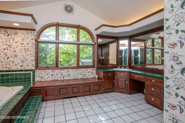 75 Lakeview Drive, Allentown, NJ 08501