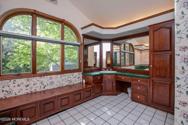 75 Lakeview Drive, Allentown, NJ 08501