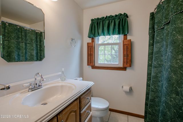 75 Lakeview Drive, Allentown, NJ 08501