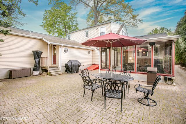 75 Lakeview Drive, Allentown, NJ 08501