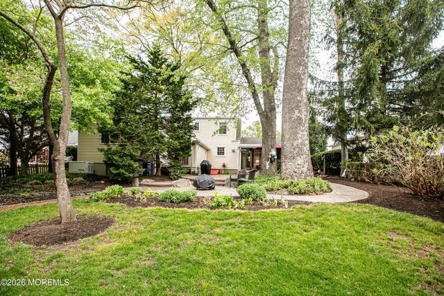 75 Lakeview Drive, Allentown, NJ 08501