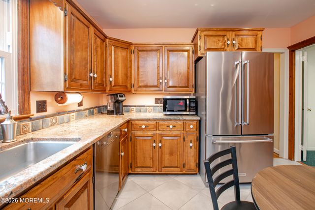 75 Lakeview Drive, Allentown, NJ 08501