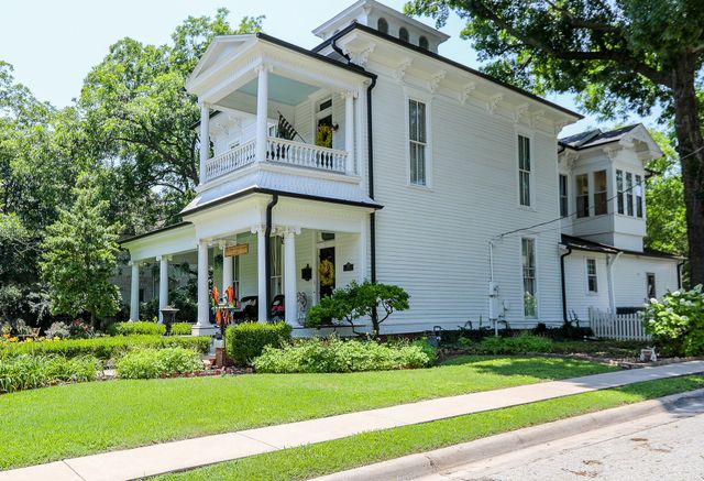 319 S Denton Street, Gainesville, TX 76240