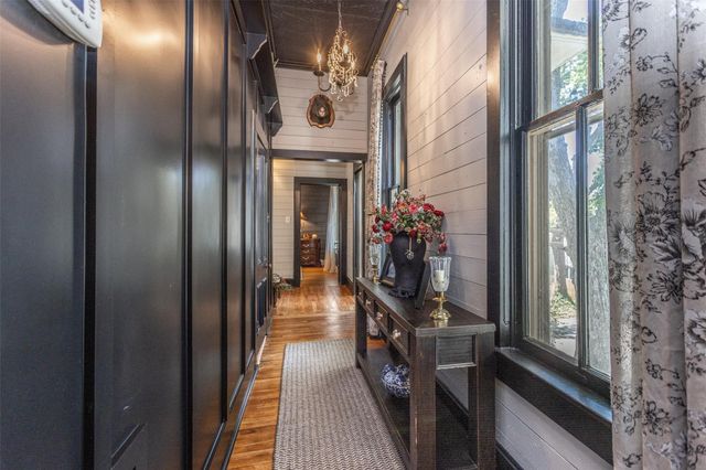 319 S Denton Street, Gainesville, TX 76240