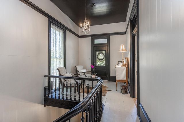 319 S Denton Street, Gainesville, TX 76240