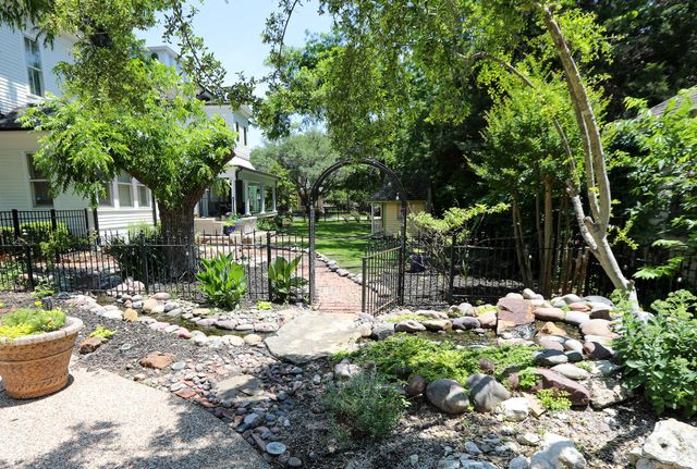 319 S Denton Street, Gainesville, TX 76240