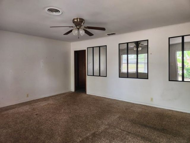 205 E Fairlane Dr, Longview, TX 75604