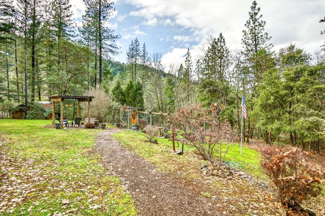 565 Greens Creek Road, Grants Pass, OR 97527
