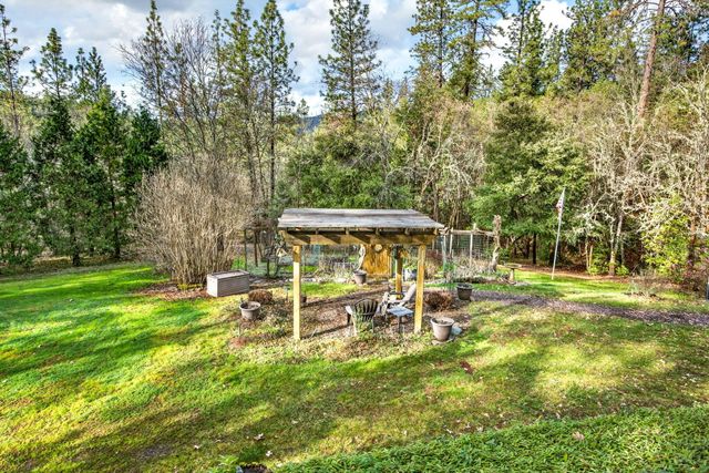 565 Greens Creek Road, Grants Pass, OR 97527