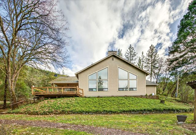 565 Greens Creek Road, Grants Pass, OR 97527