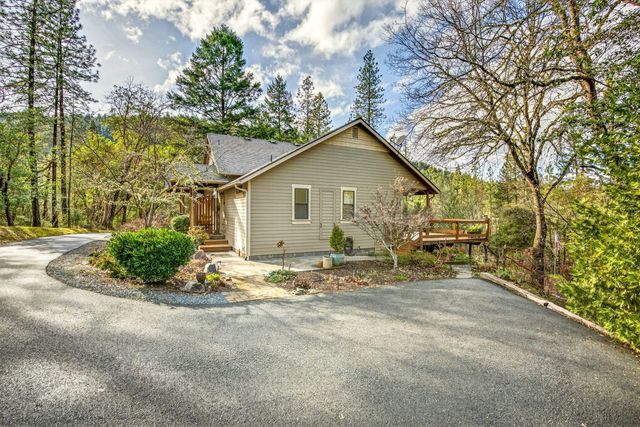 565 Greens Creek Road, Grants Pass, OR 97527