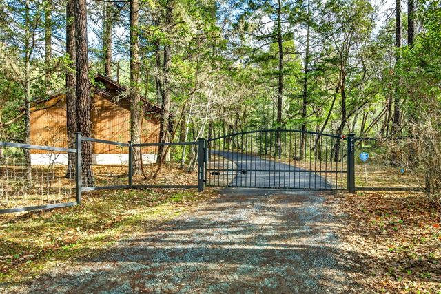 565 Greens Creek Road, Grants Pass, OR 97527