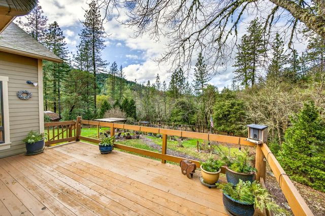 565 Greens Creek Road, Grants Pass, OR 97527