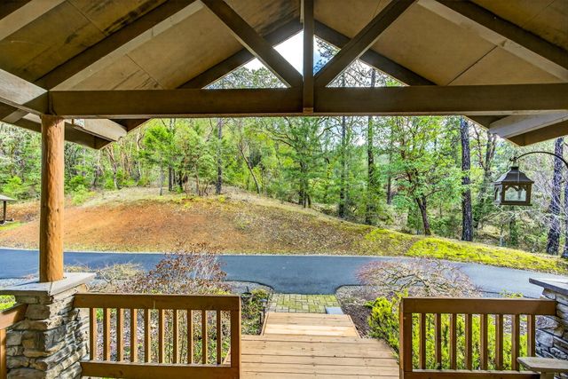 565 Greens Creek Road, Grants Pass, OR 97527