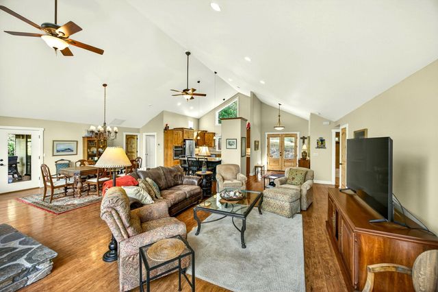 565 Greens Creek Road, Grants Pass, OR 97527