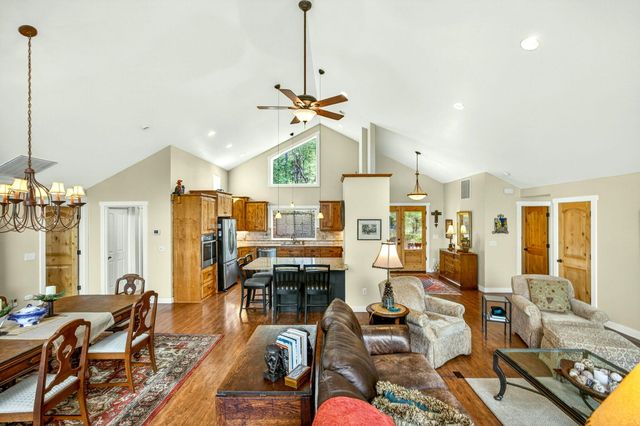 565 Greens Creek Road, Grants Pass, OR 97527