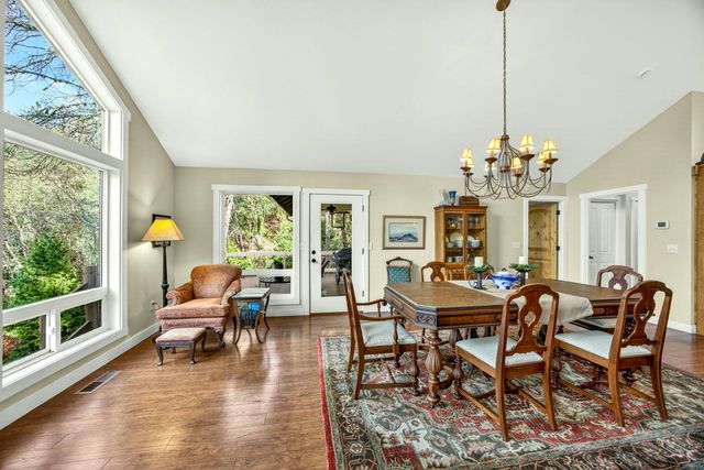 565 Greens Creek Road, Grants Pass, OR 97527