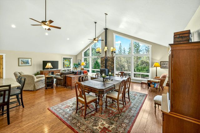 565 Greens Creek Road, Grants Pass, OR 97527