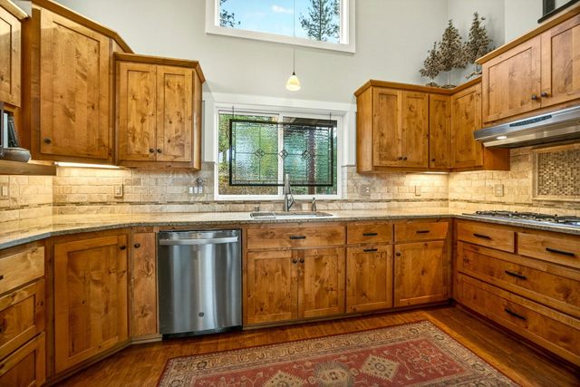 565 Greens Creek Road, Grants Pass, OR 97527