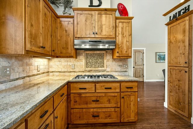 565 Greens Creek Road, Grants Pass, OR 97527