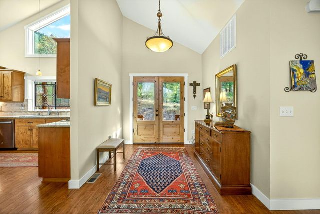 565 Greens Creek Road, Grants Pass, OR 97527