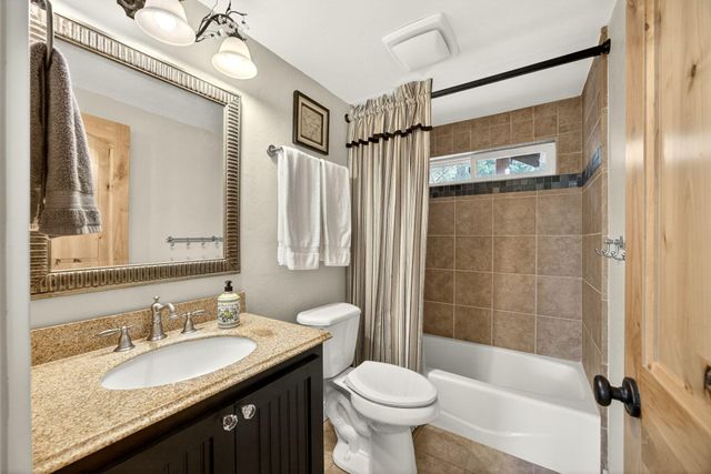 565 Greens Creek Road, Grants Pass, OR 97527