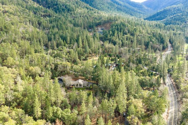 565 Greens Creek Road, Grants Pass, OR 97527