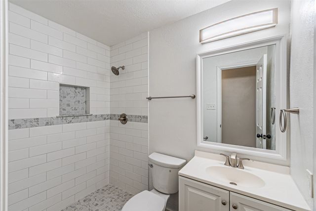 2008 Clubridge Drive, Carrollton, TX 75006